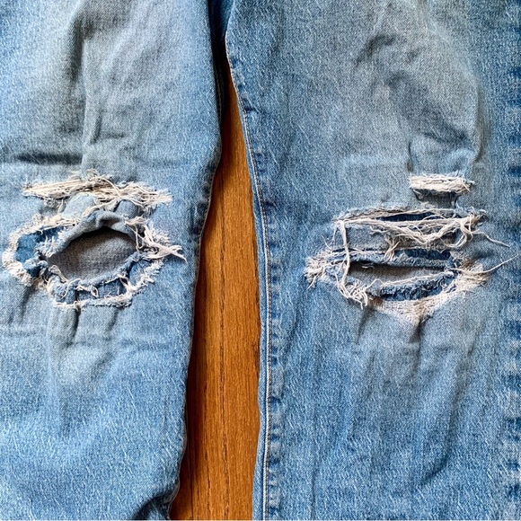 Levi 501 Purposely distressed (blank Red tab) - Picture 6 of 11